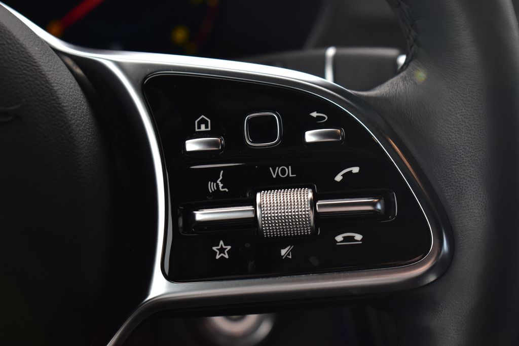 Thumbnail: 2023 Mercedes-Benz GLC - 17