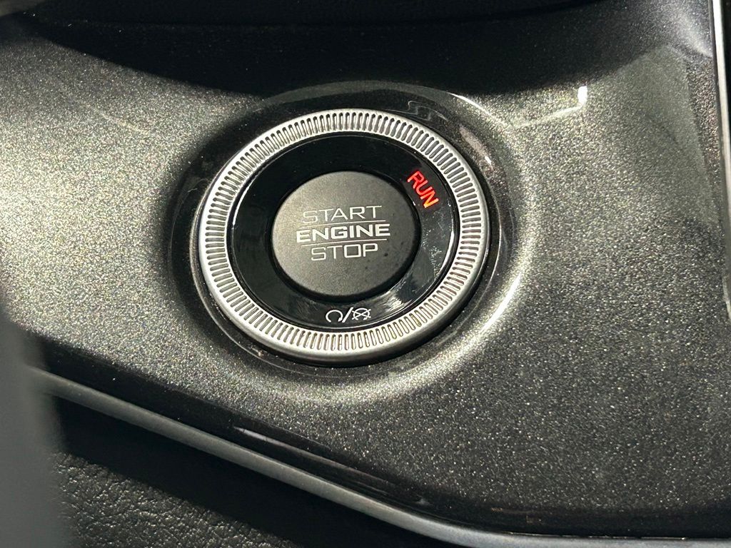 Used 2023 Diamond Black Crystal Pearlcoat Jeep Altitude image 31