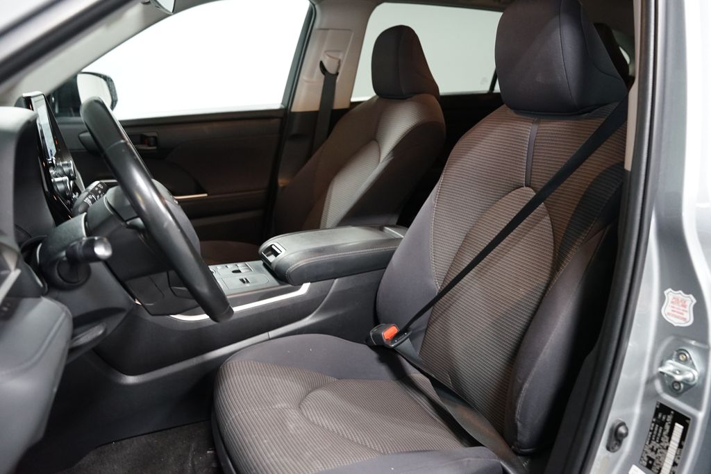 Thumbnail: 2023 Toyota Highlander - 6