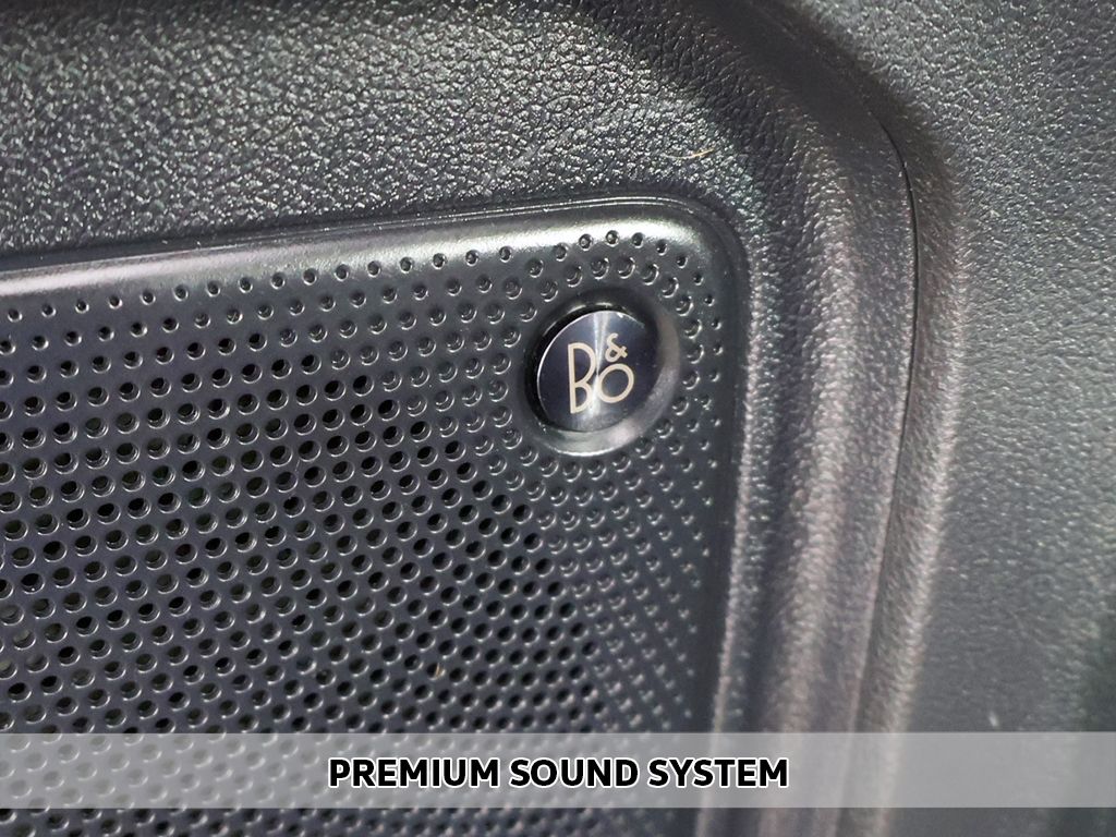 Used 2020 Blue Ford Titanium image 5