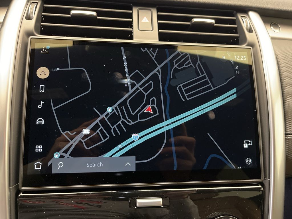 Thumbnail: 2026 Land Rover Discovery - 17