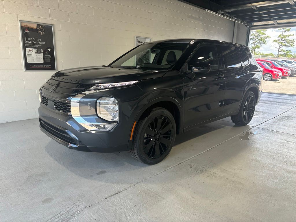 Gray 2026 Mitsubishi Outlander SUV / Crossover Front-Wheel Drive Continuously Variable Transmission