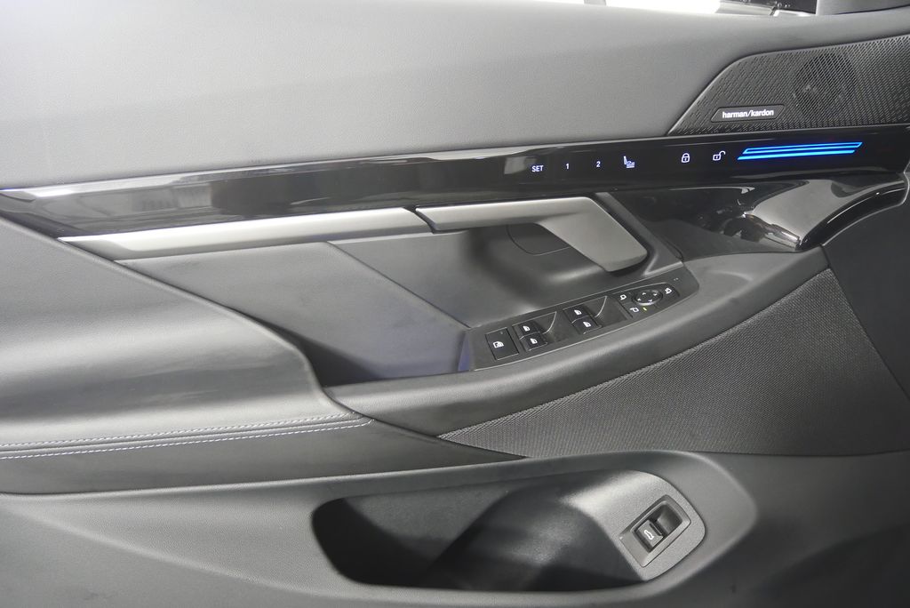 2025 BMW 5 Series 530i 9