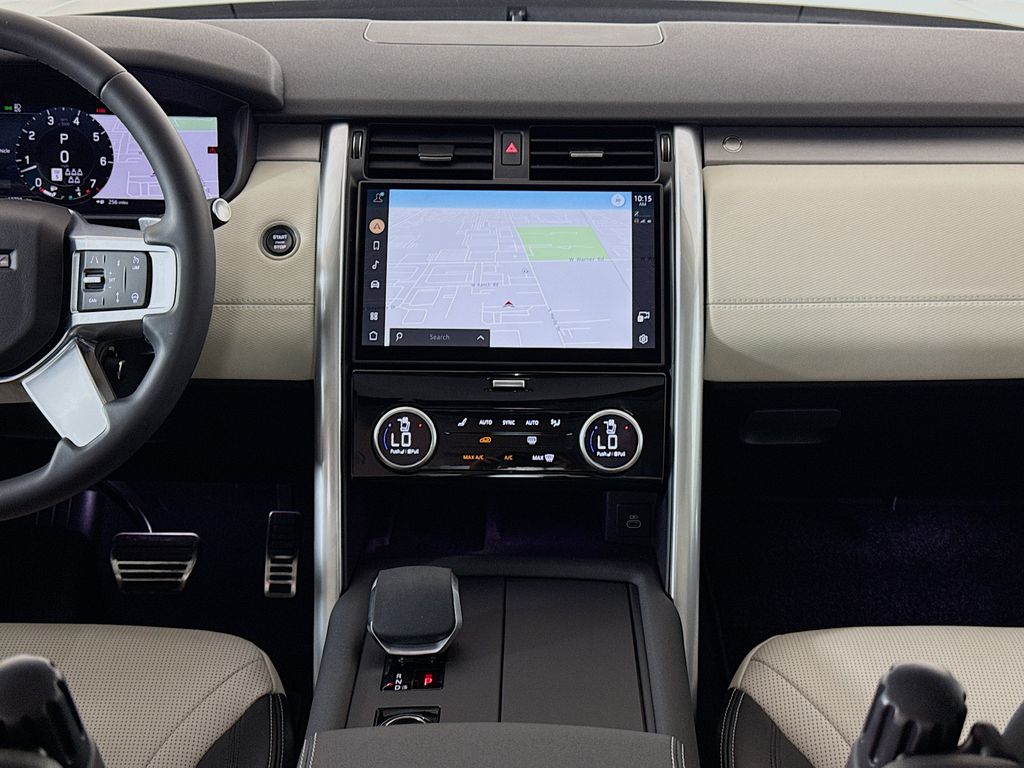 Thumbnail: 2025 Land Rover Discovery - 14