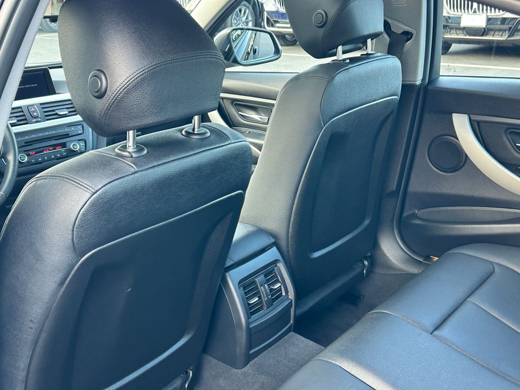 2013 BMW 3 Series 320i 29