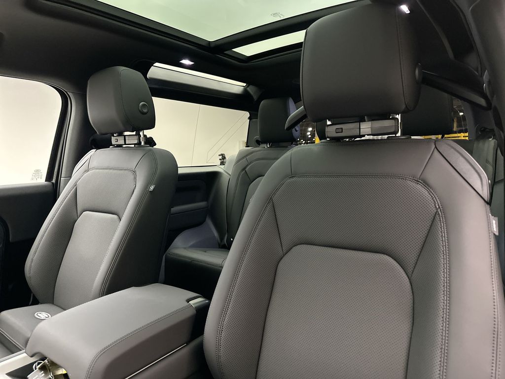 2025 Land Rover Defender 90 9