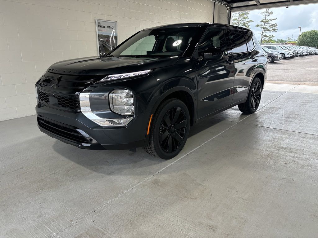2026 Mitsubishi Outlander LE FWD's photo