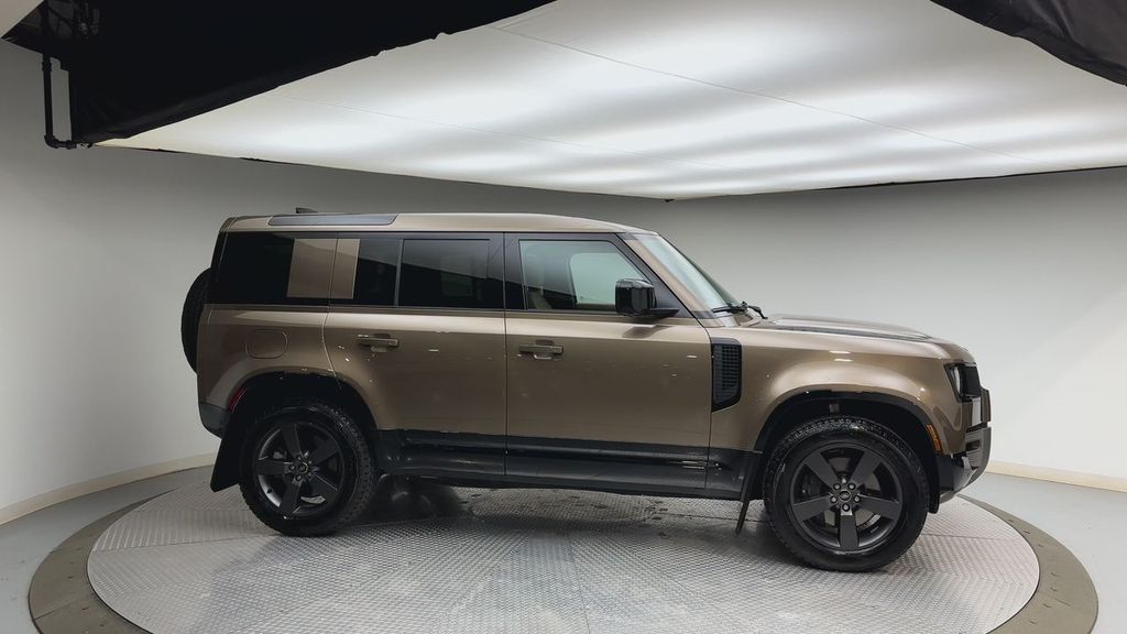 Thumbnail: 2025 Land Rover Defender - 9