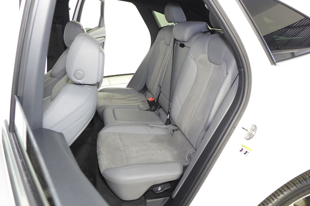 Thumbnail: 2022 Audi SQ5 - 21