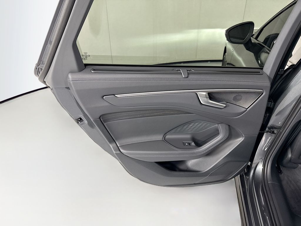 Thumbnail: 2026 Audi A6 - 27