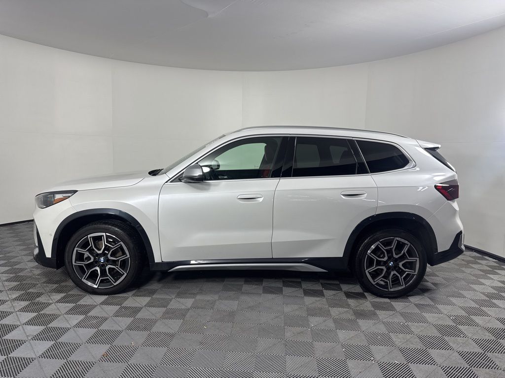 Thumbnail: 2023 BMW X1 - 8