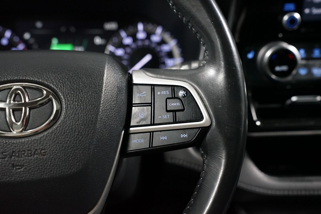 Thumbnail: 2022 Toyota Highlander - 13