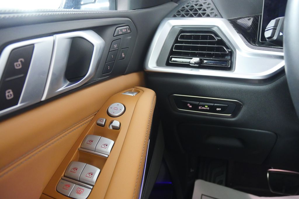 2025 BMW X7 xDrive40i 22