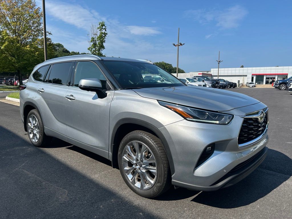 Celestial Silver Metallic 2025 Toyota Highlander SUV / Crossover All-Wheel Drive 8-Speed Automatic
