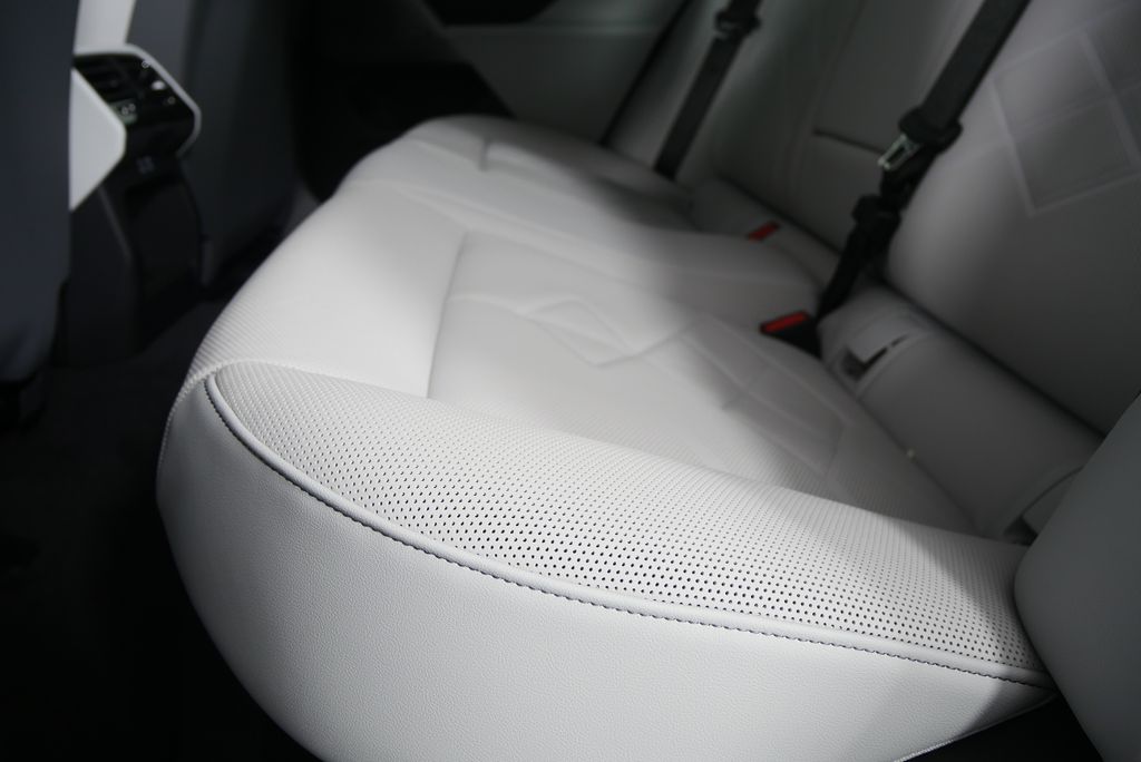 Thumbnail: 2026 BMW 5 Series - 15