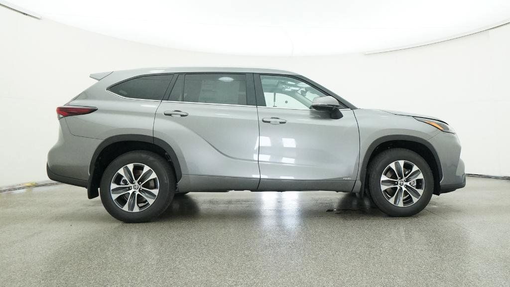 Thumbnail: 2026 Toyota Highlander - 13