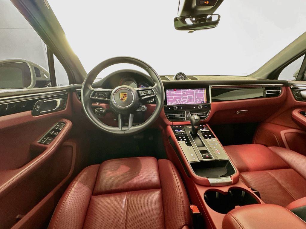 Thumbnail: 2023 Porsche Macan - 23