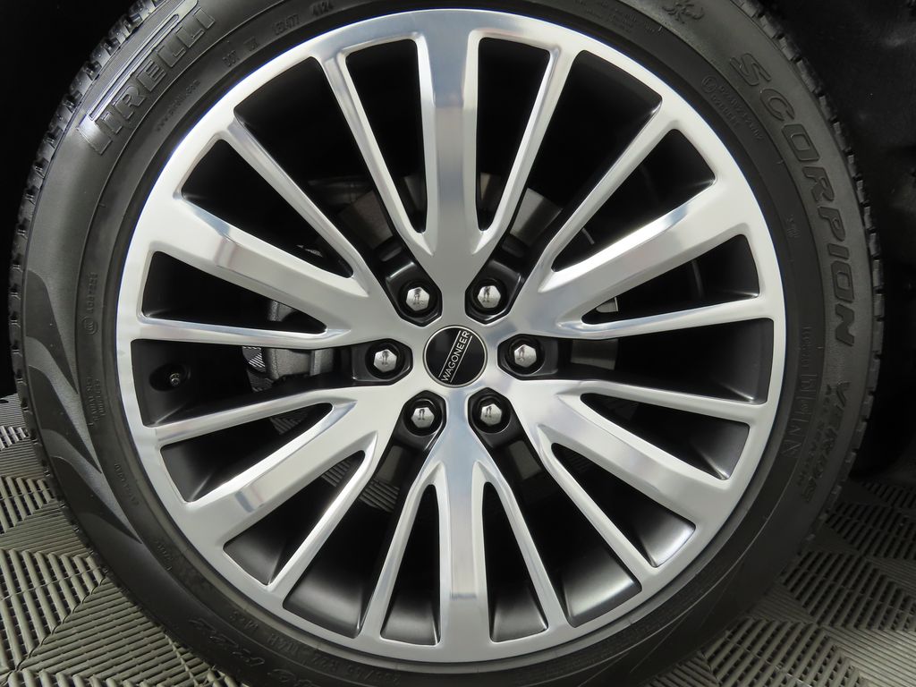 Thumbnail: 2025 Jeep Grand Wagoneer - 32