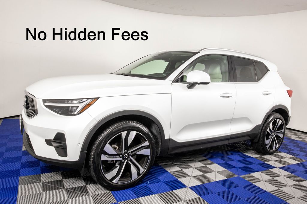 2023 Volvo XC40 B5 Ultimate Bright Theme AWD