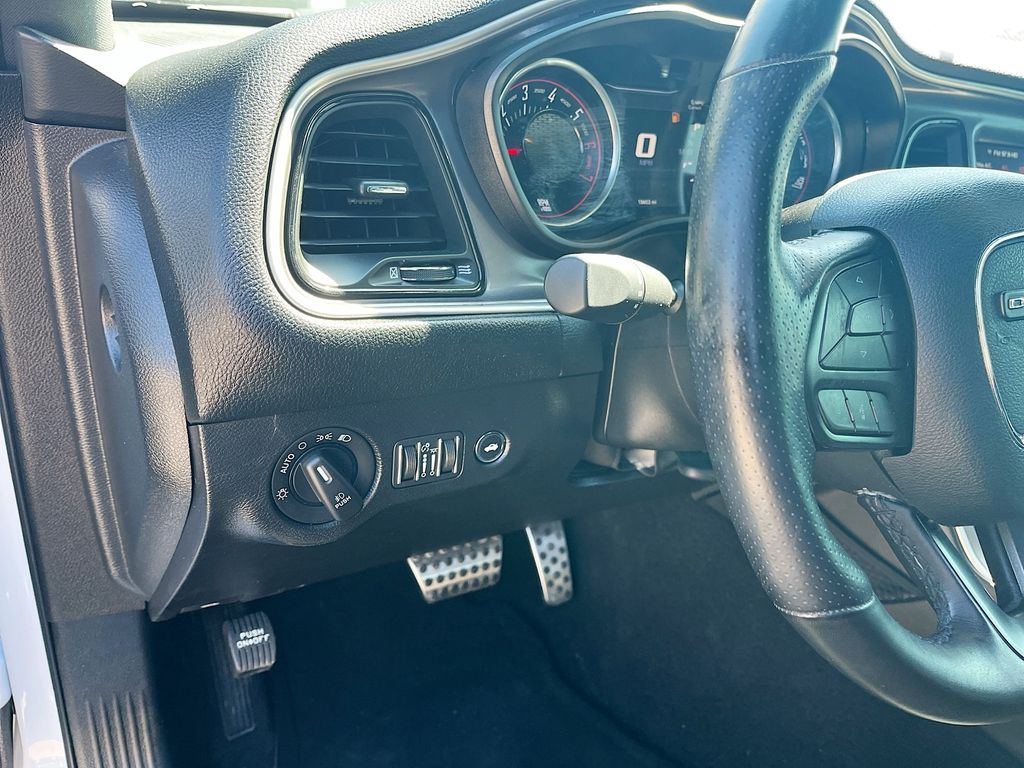 Used 2022 White Dodge R/T Scat Pack image 10