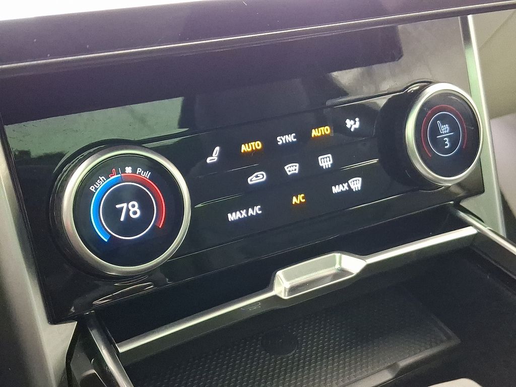 2023 Land Rover Range Rover SE 17