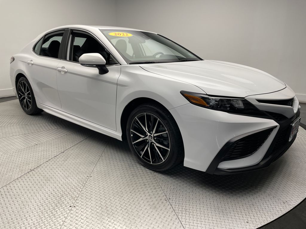 2022 Toyota Camry SE 3