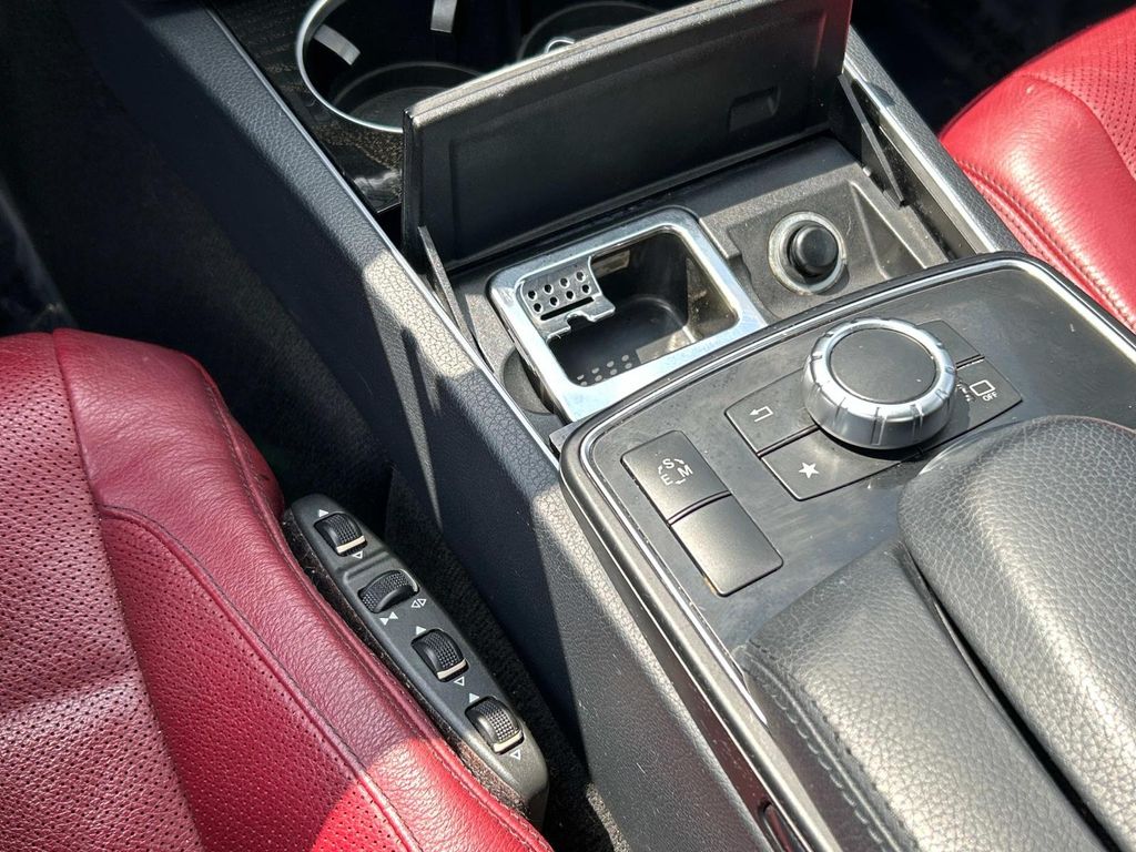 Thumbnail: 2016 Mercedes-Benz E-Class - 13