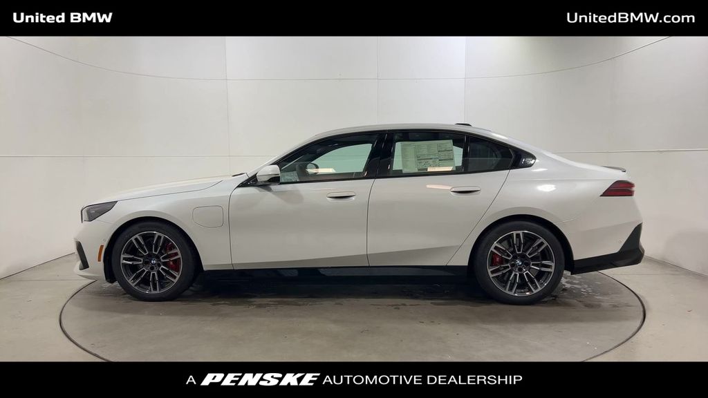 Thumbnail: 2026 BMW 5 Series - 5
