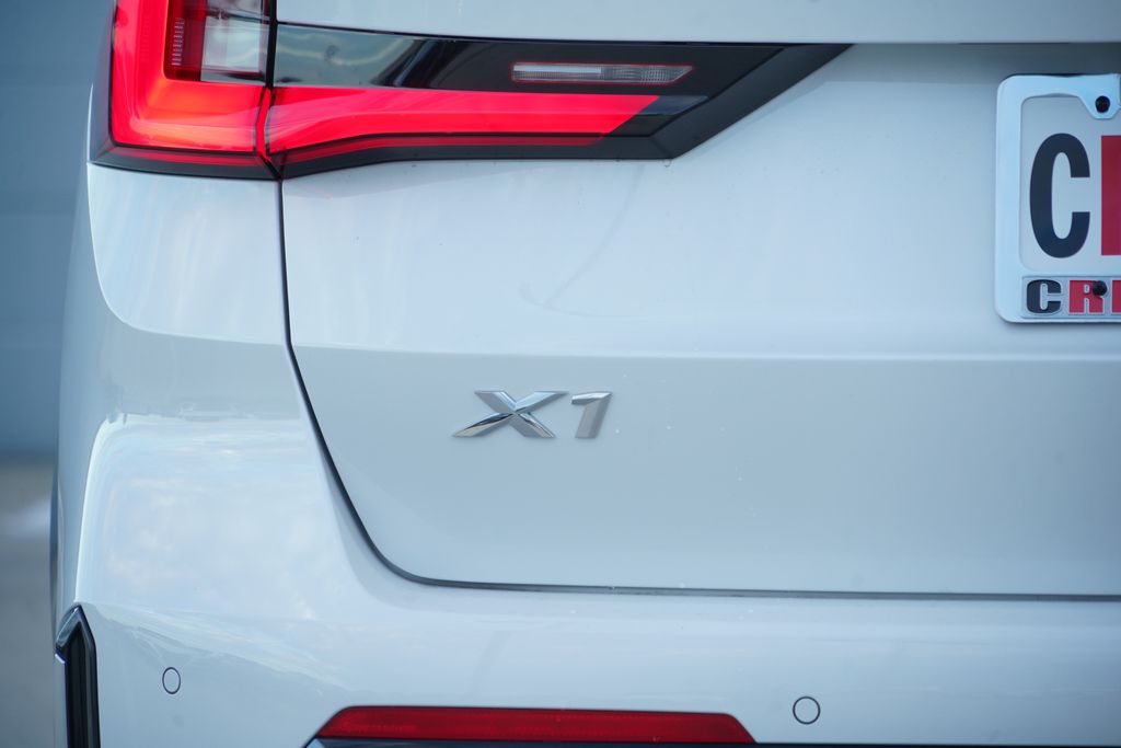 Thumbnail: 2027 BMW X1 - 8