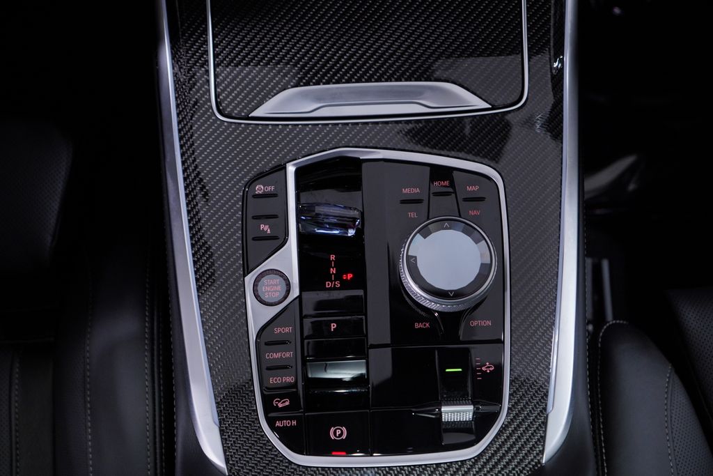 Thumbnail: 2025 BMW X7 - 15