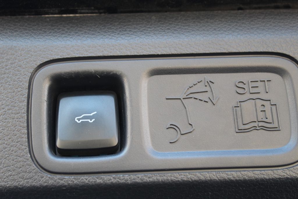 Used 2024 Black Ford Limited image 26