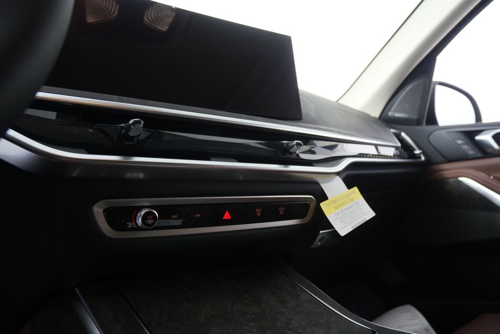 Thumbnail: 2026 BMW X7 - 23