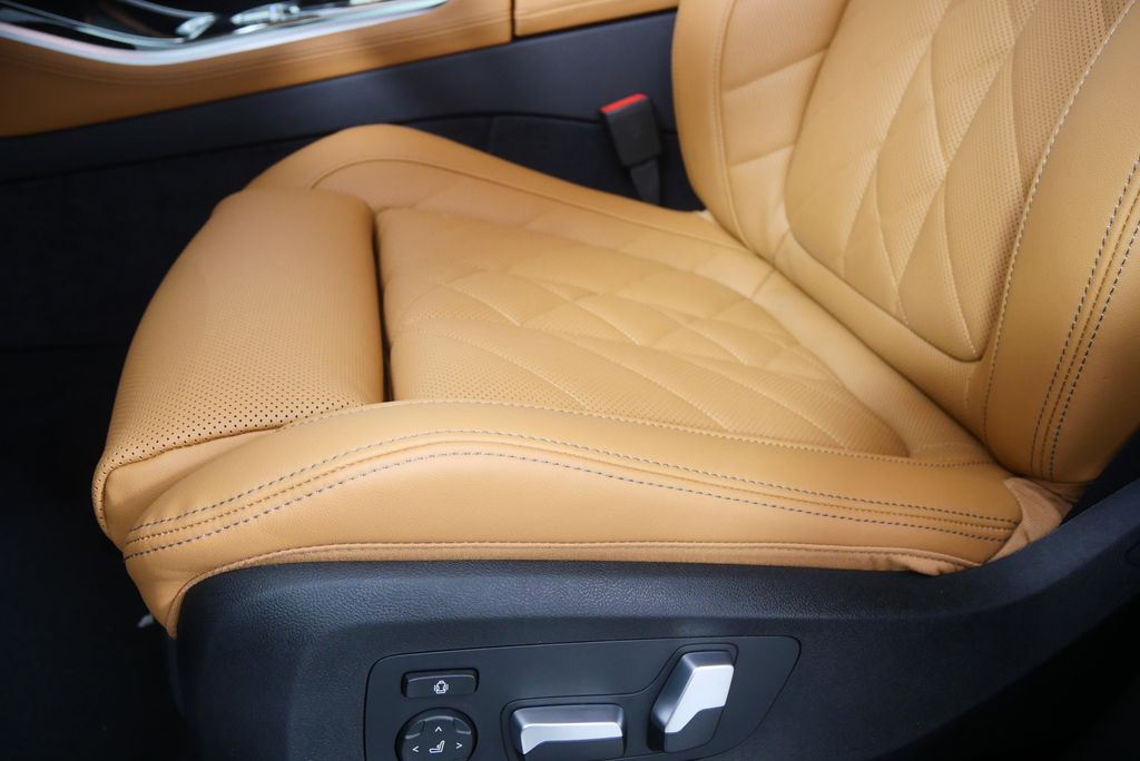 Thumbnail: 2026 BMW X5 - 10