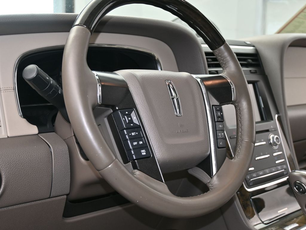 Used 2016 Midnight Lincoln Select image 15