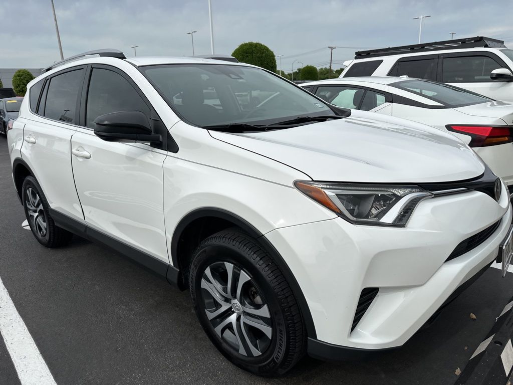 2018 Toyota RAV4 LE 3