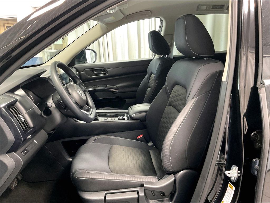 2024 Nissan Pathfinder — photo 10