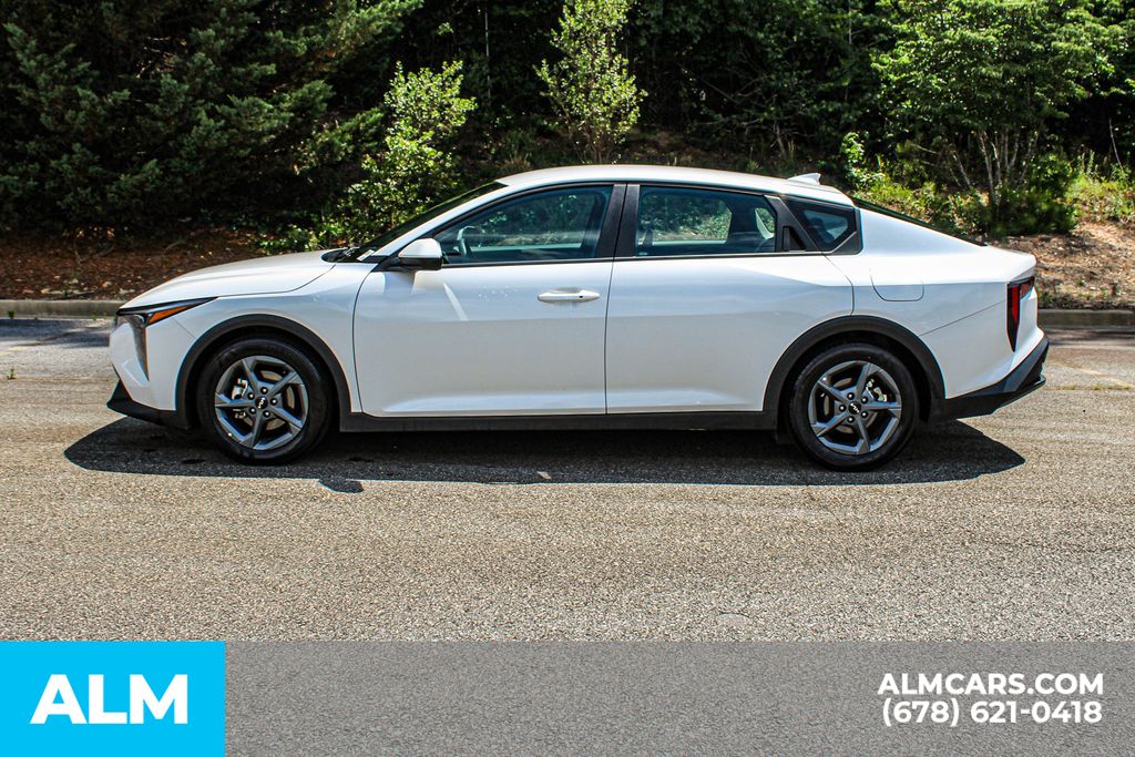 Used 2025 White Kia LXS image 7