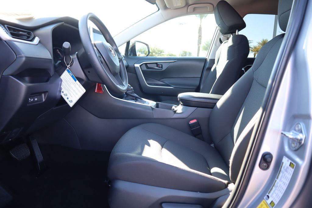 Thumbnail: 2025 Toyota RAV4 - 18