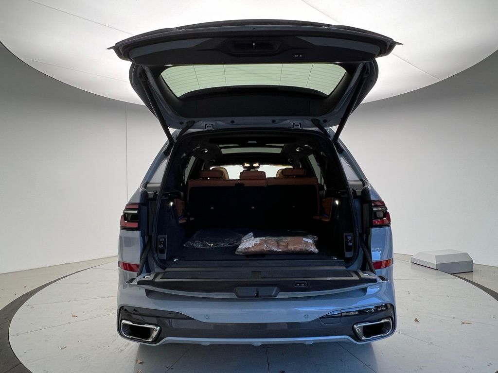 Thumbnail: 2023 BMW X7 - 5