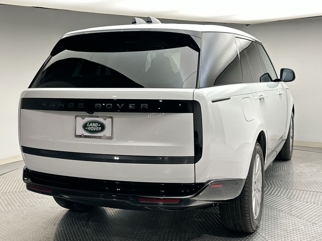 2025 Land Rover Range Rover SE 2