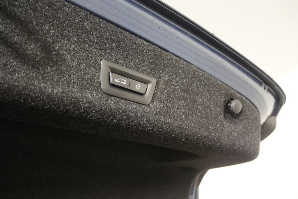 Thumbnail: 2025 BMW 3 Series - 18