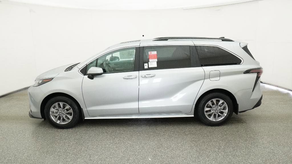 Thumbnail: 2025 Toyota Sienna - 2