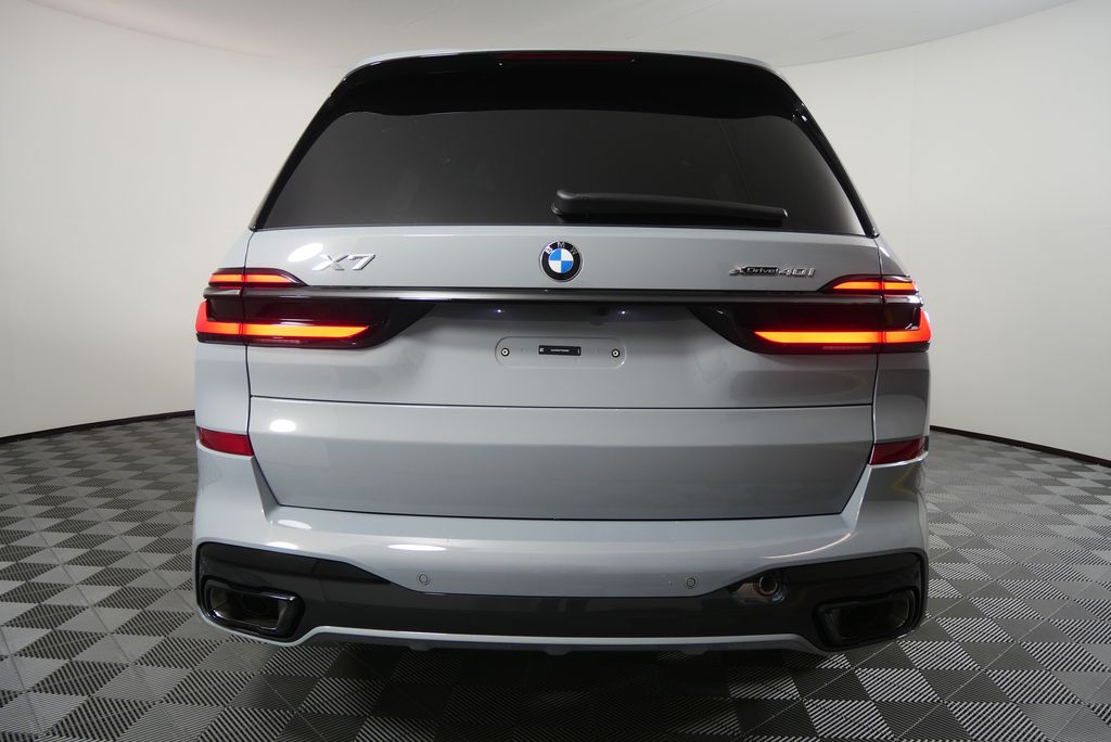 Thumbnail: 2026 BMW X7 - 4