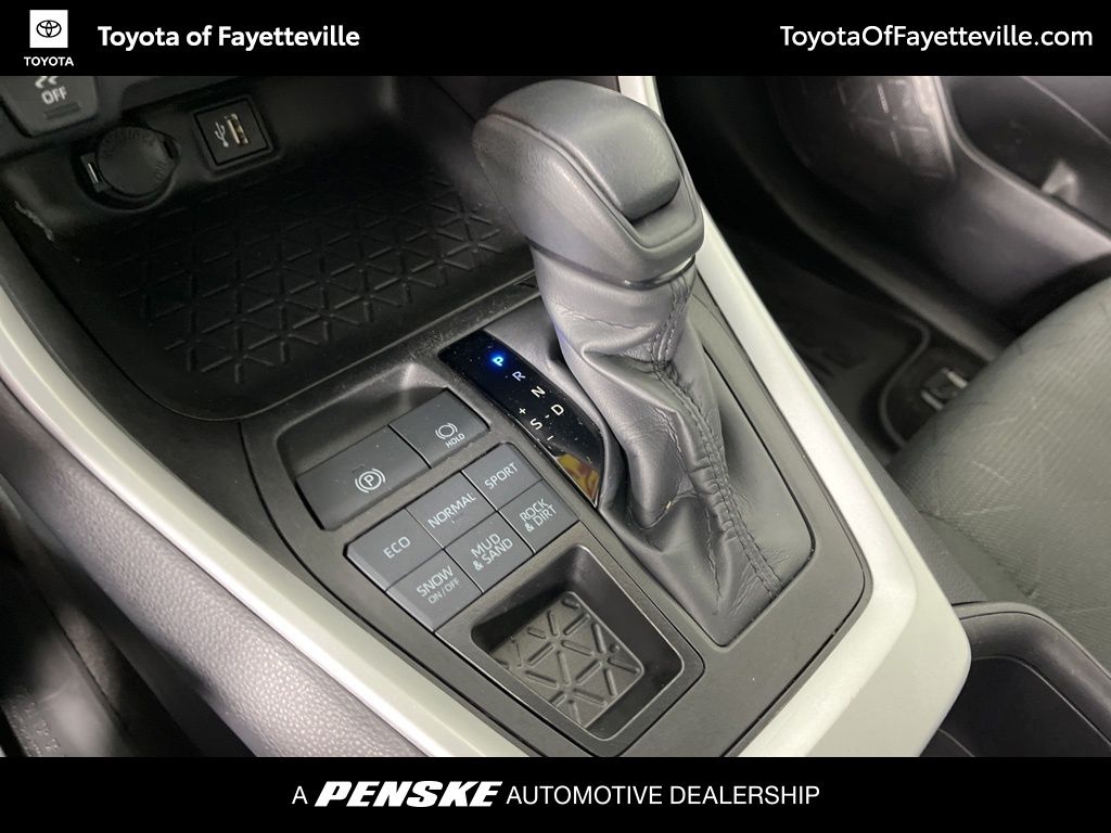 2023 Toyota RAV4 XLE 32