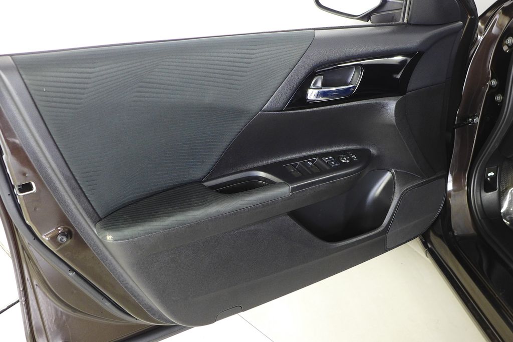 Thumbnail: 2016 Honda Accord - 11