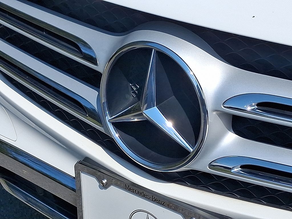 Thumbnail: 2017 Mercedes-Benz GLC - 30