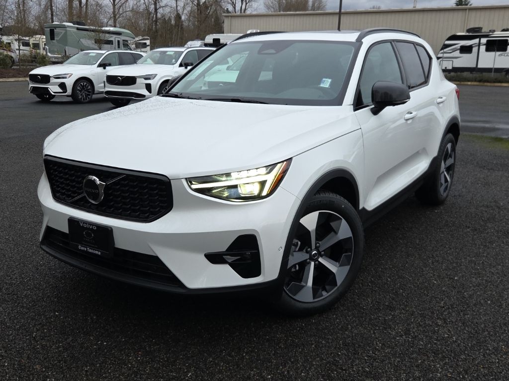 2026 Volvo XC40 B5 Plus AWD