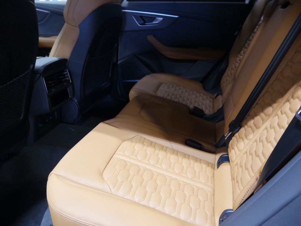 Thumbnail: 2026 Audi RS Q8 - 18