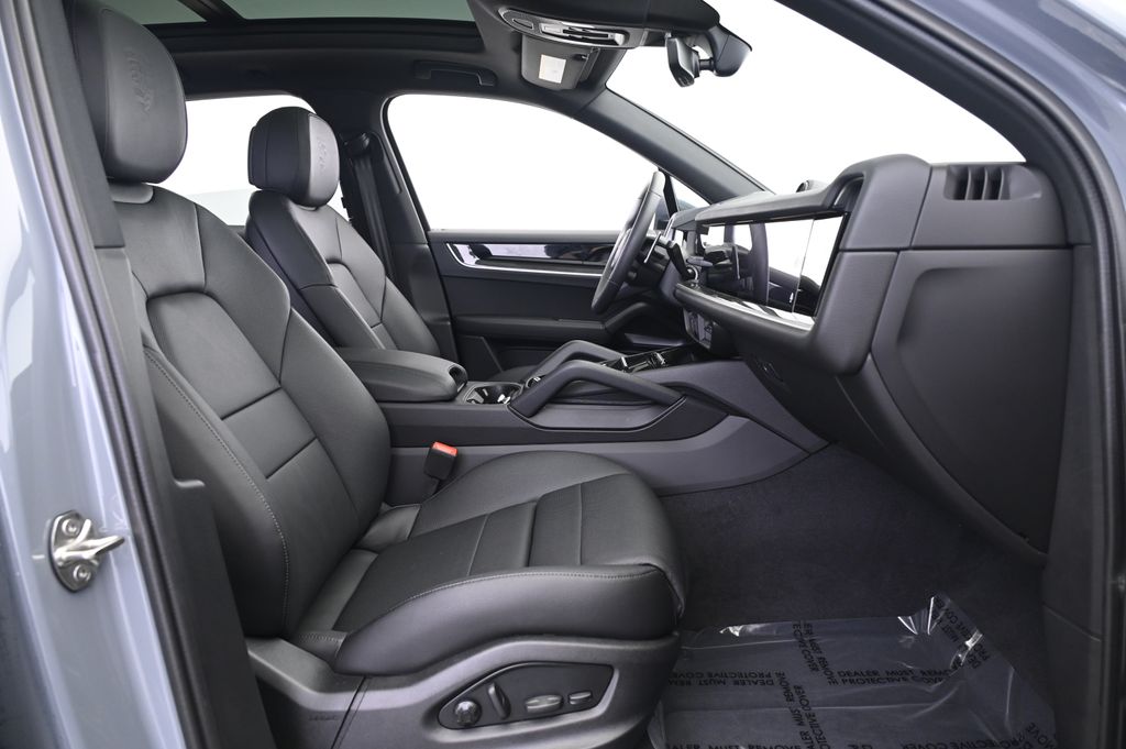 Thumbnail: 2025 Porsche Cayenne - 23