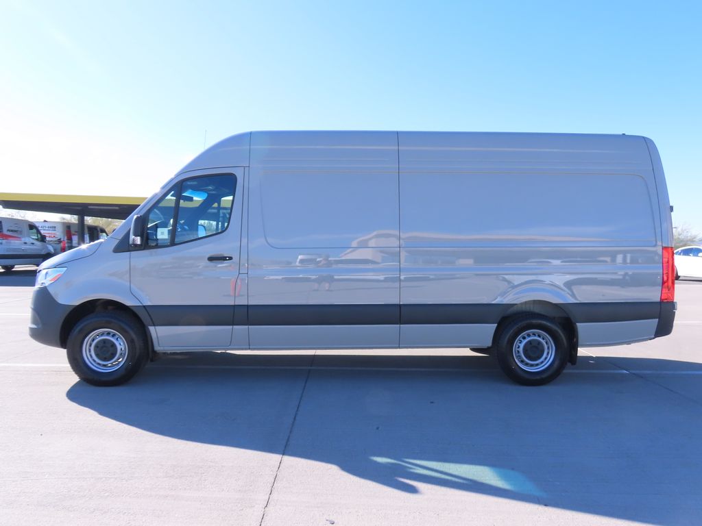 2025 Mercedes-Benz Sprinter 2500 8